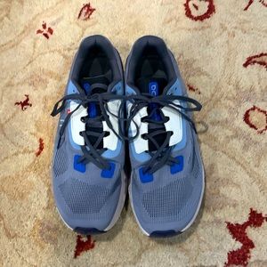 Men’s gently used ON running Cloud stratus